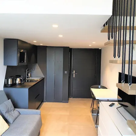 Duplex Centre 403 아파트