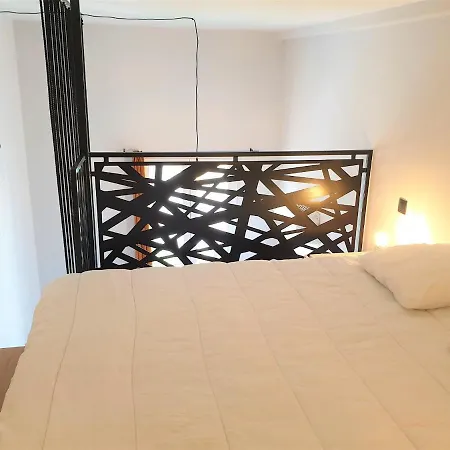 Duplex Centre 403 아파트